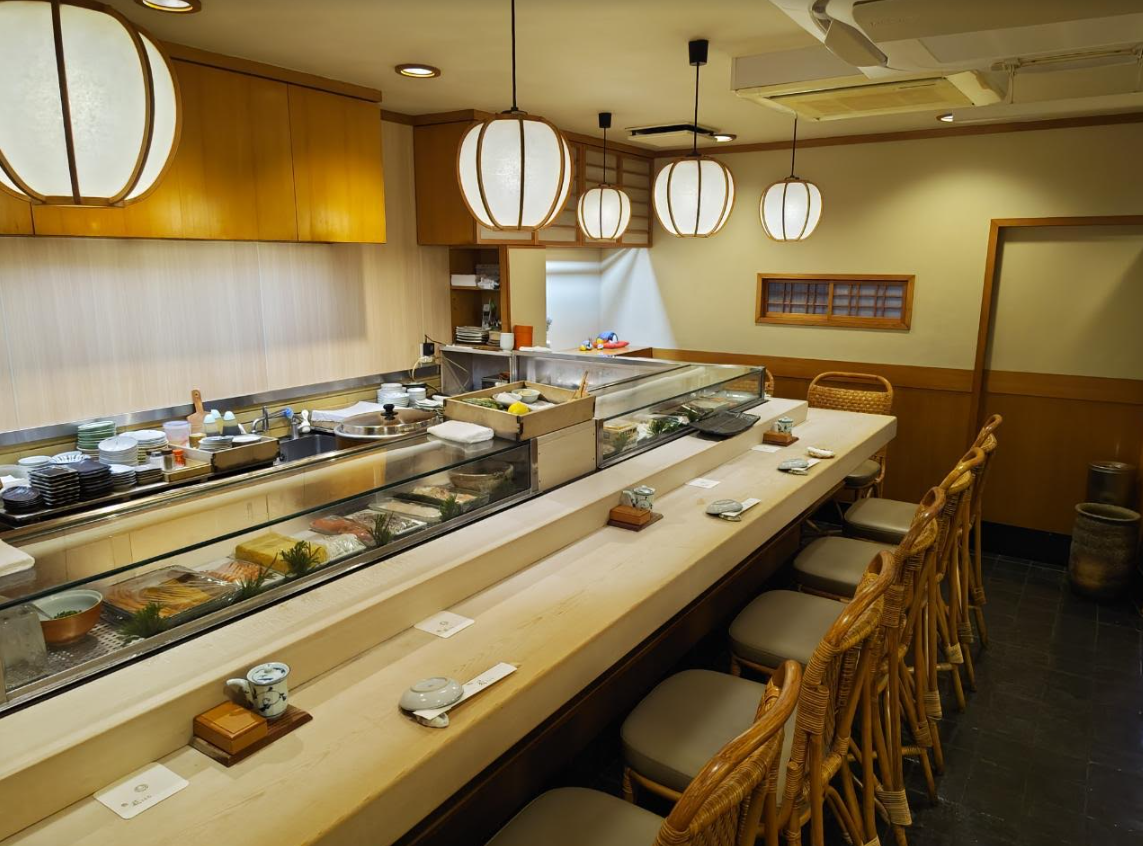  豊洲から直接仕入れるネタは新鮮そのもの。食通がかよう寿司屋です。