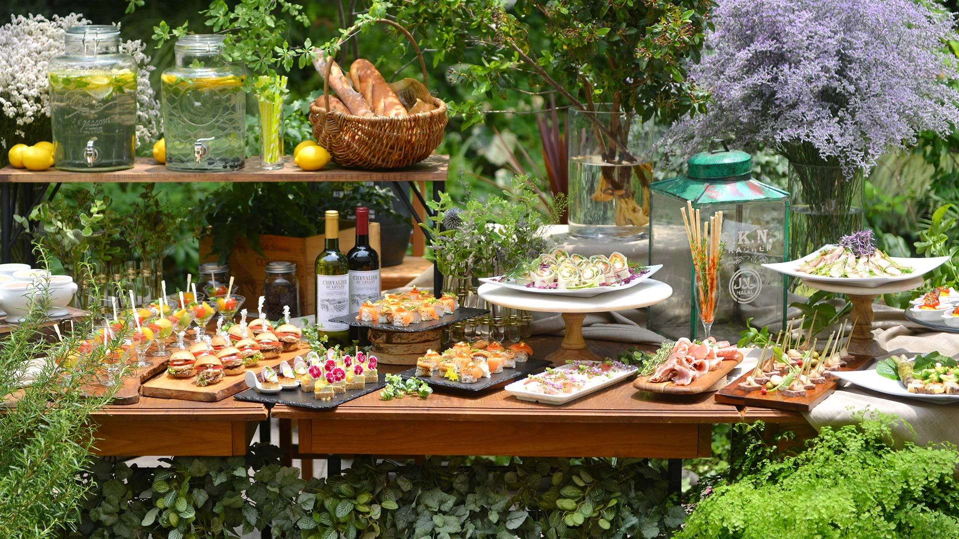 スタッフとのコミュニケーションを大切にしながら業務に取り組んでください