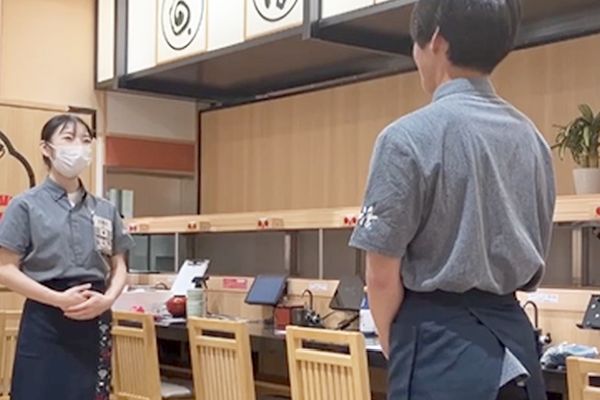 現場に寄り添う育成。OJTや店舗支援にも積極的に関われます。