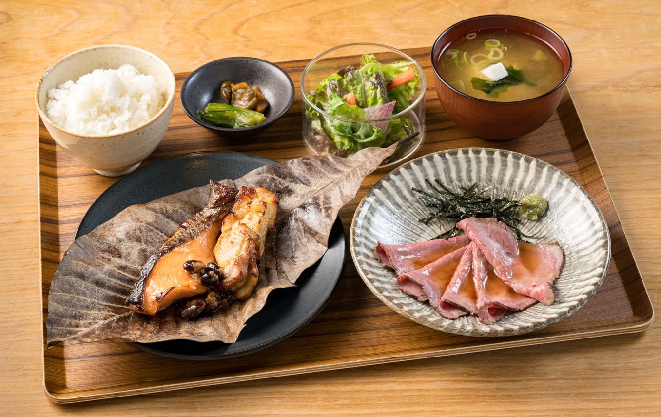 信州の旬の食材をふんだんに使用した、彩り豊かな料理の数々を提供