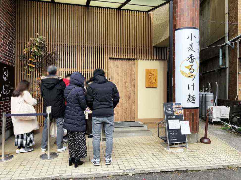 調理から管理業務まで、幅広い業務を経験しながら成長できる環境です。