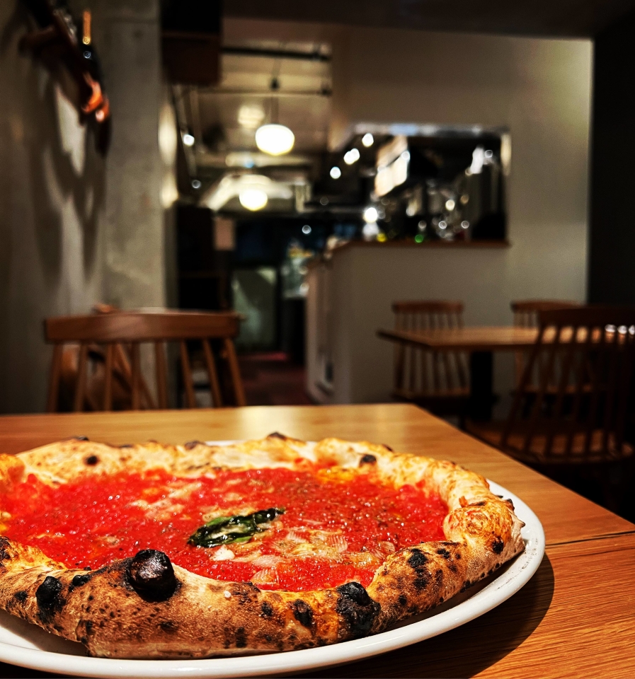 当店の名物は「マリナーラ」。職人の技術や生地の美味しさがダイレクトに伝わる、シンプルなピッツァです。