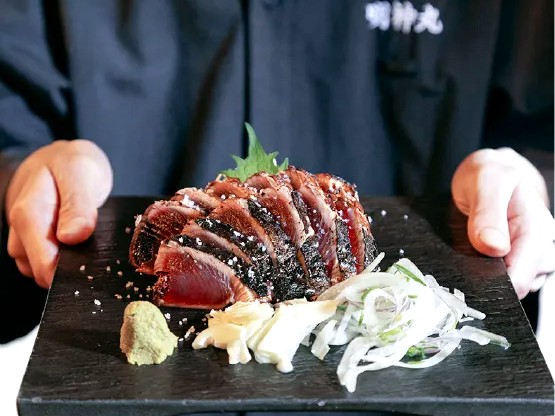 高知での本格研修あり！鰹や藁焼きのプロの技術を基礎から学べるので安心してスタートできます。