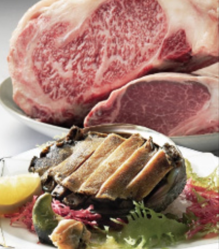 厳選した高級肉、アワビなどの海の幸を鉄板焼きのスタイルで提供しています◎