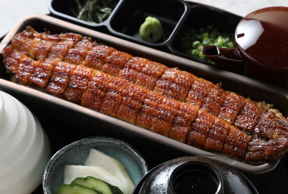 名物「一本うなぎ」。鰻だけでなく、様々な最高食材の卸を行う昭和7年創業のグループ企業が母体です。