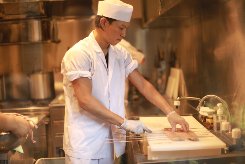 調理経験を活かして「鰻職人」の技を身に付けませんか。「鰻」を扱える料理人に今、世界が注目しています。