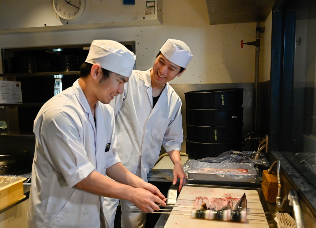 鰻の卸問屋から始まり、和牛、マグロ、ジビエなどの卸業を手掛けながら、飲食事業を展開しています。