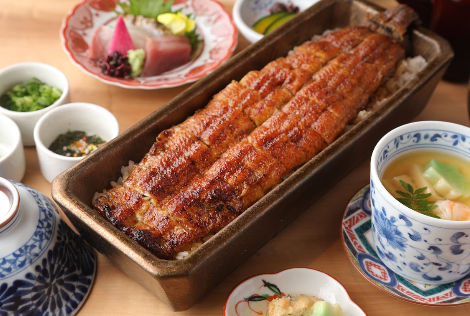 名物「一本うなぎ」。 鰻だけでなく、様々な最高食材の卸を行う昭和7年創業のグループ企業が母体です。