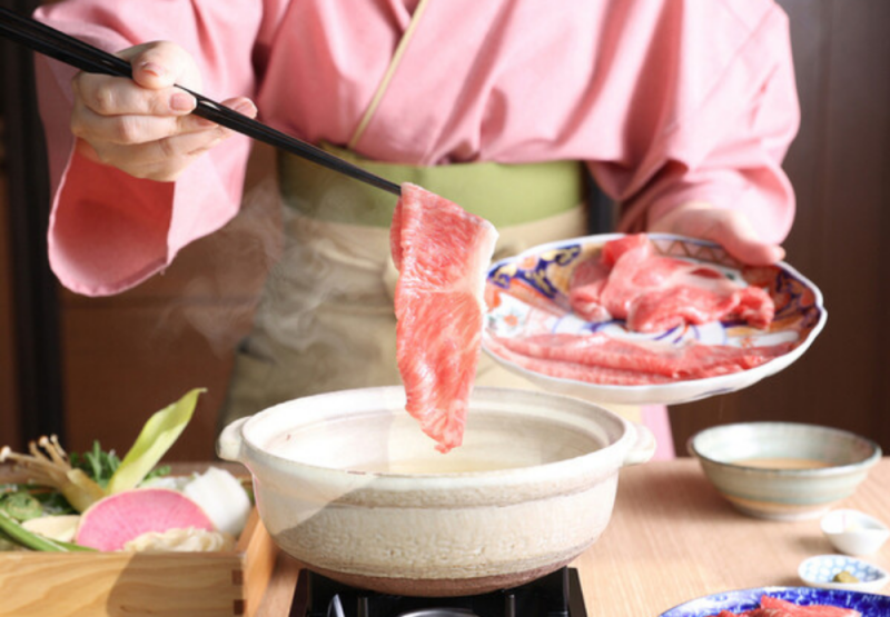 伝統を正しく継承してきた当社だからこそ、本物の和食文化を世界に向けて発信できると考えています。