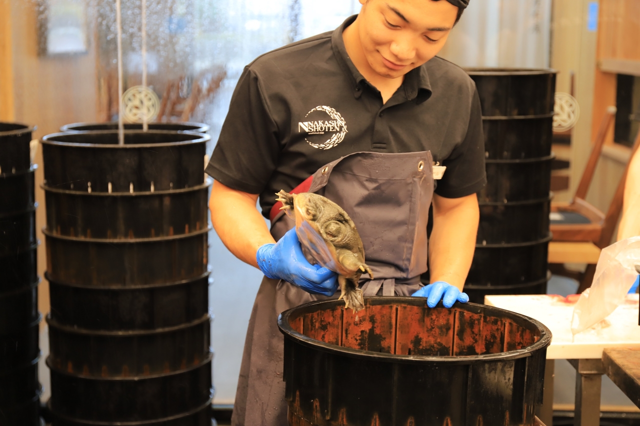 鰻だけでなく、様々な最高食材の卸を行う昭和7年創業のグループ企業が母体です。