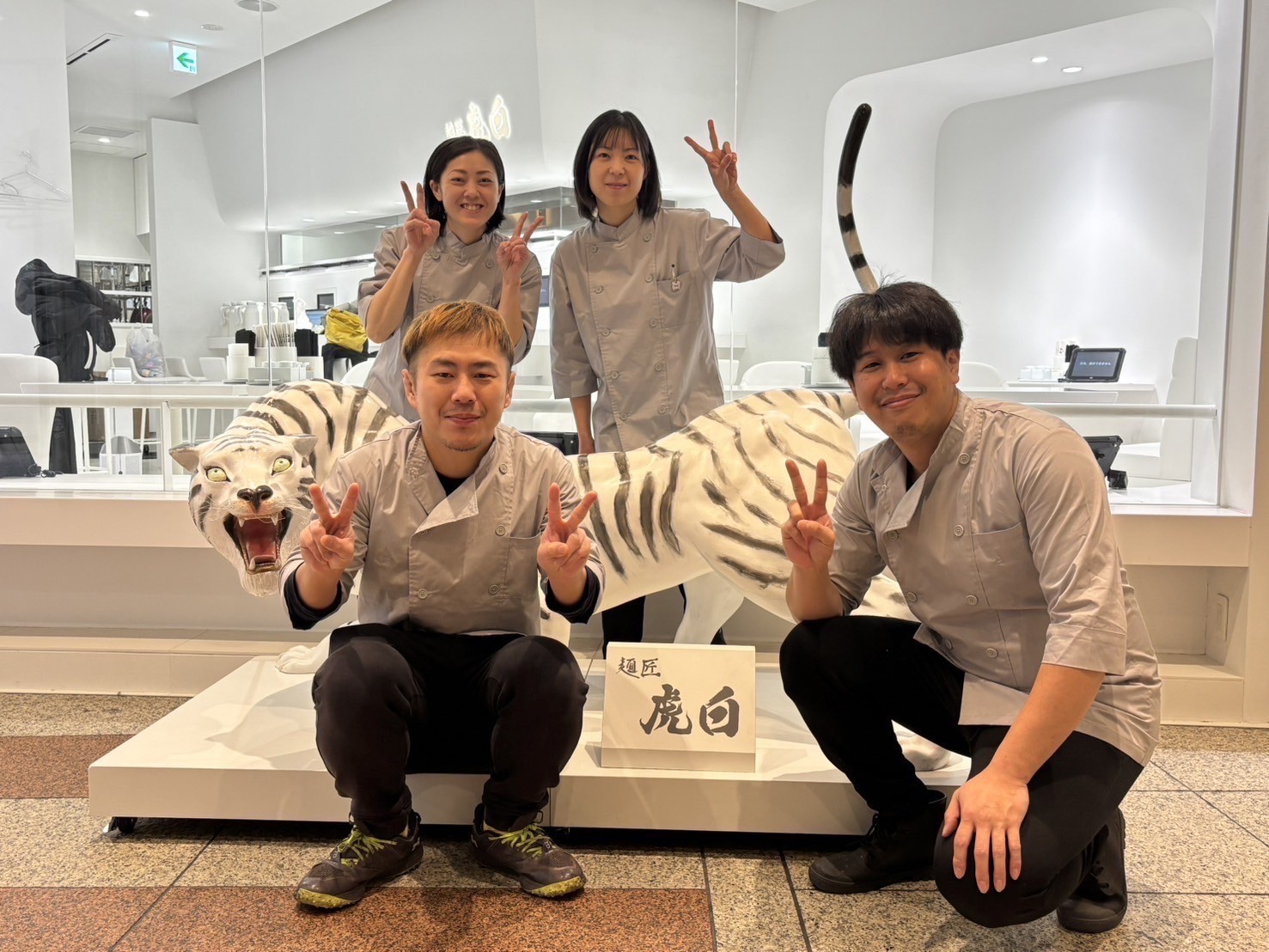 『麺匠 竹虎』各店、『麺匠 虎白』、『肉匠 上野』、新店で店舗スタッフ募集します。
