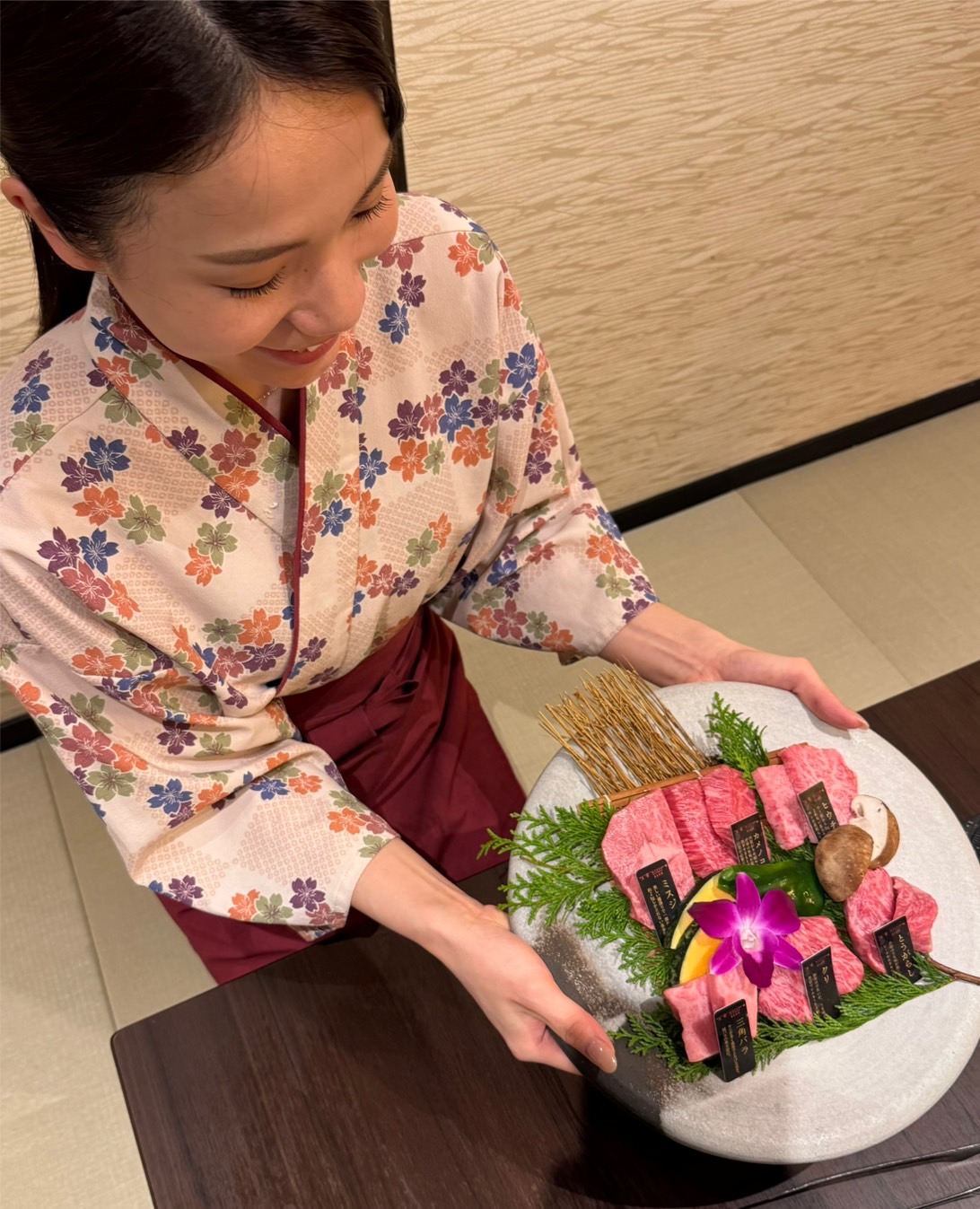 『万葉まえだ亭』堺筋本町でのホールスタッフを募集しています。
