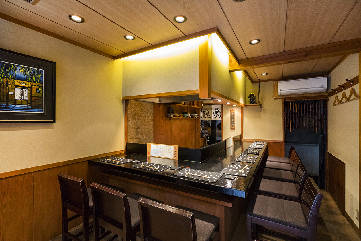 会話も料理も、一皿のうち。気配りを活かせる仕事です。