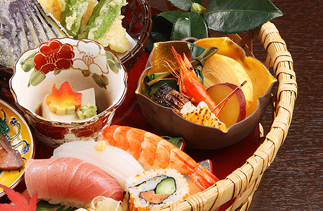 彩り豊かな和御膳は、まさに“目でも味わう”ひと品。器好きにはたまりません。