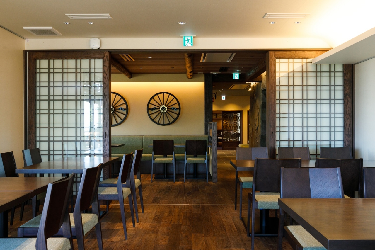 和のしつらえが美しい落ち着いた店内。ゆったりとした空間で接客できます。