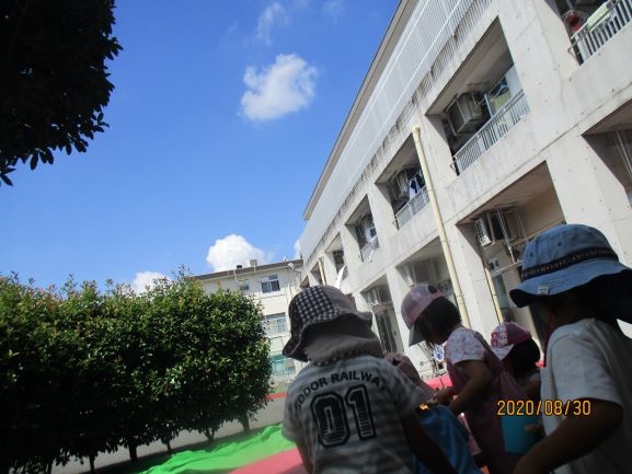 笑顔と思いやりのケアを実践。子どもと職員が共に成長できる温かな法人です。