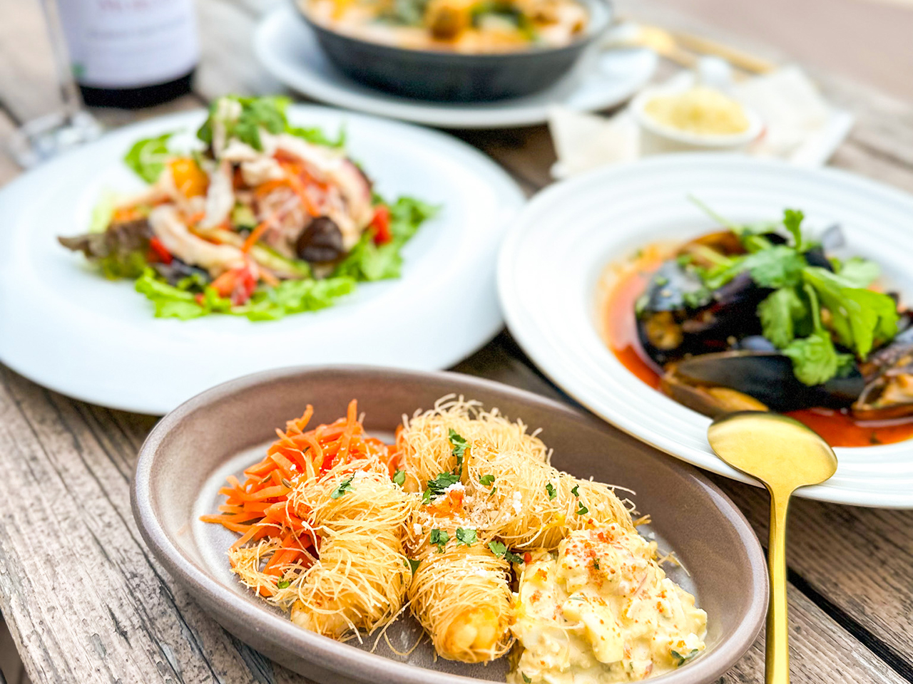 洋食をベースとしながらエスニックの要素も