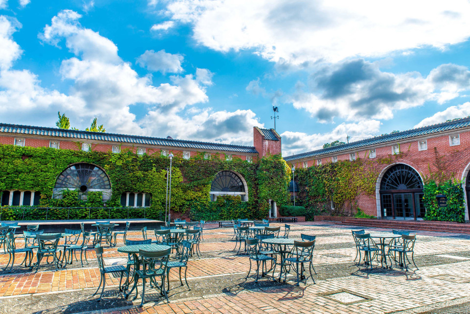 明治の紡績工場を改装した文化遺産ホテル。働く舞台は倉敷アイビースクエア。