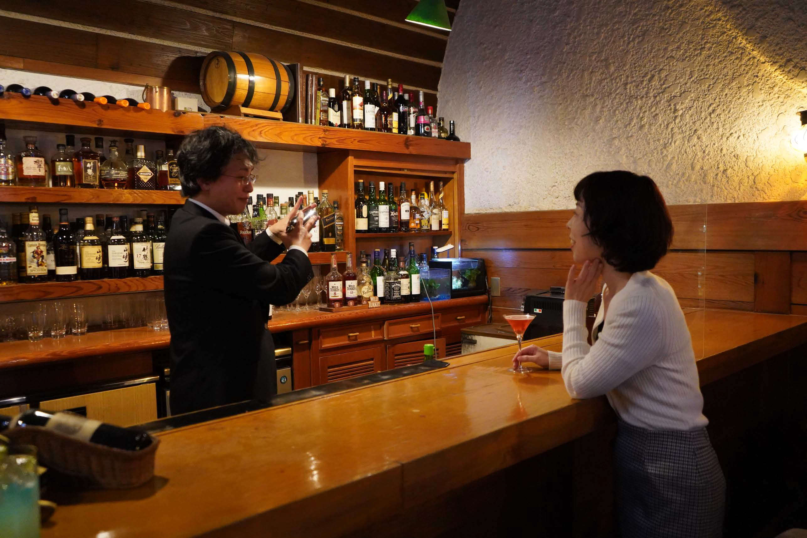 開店前には館内レストラン「蔦」でのサービスも担当。接客スキルが磨けます。