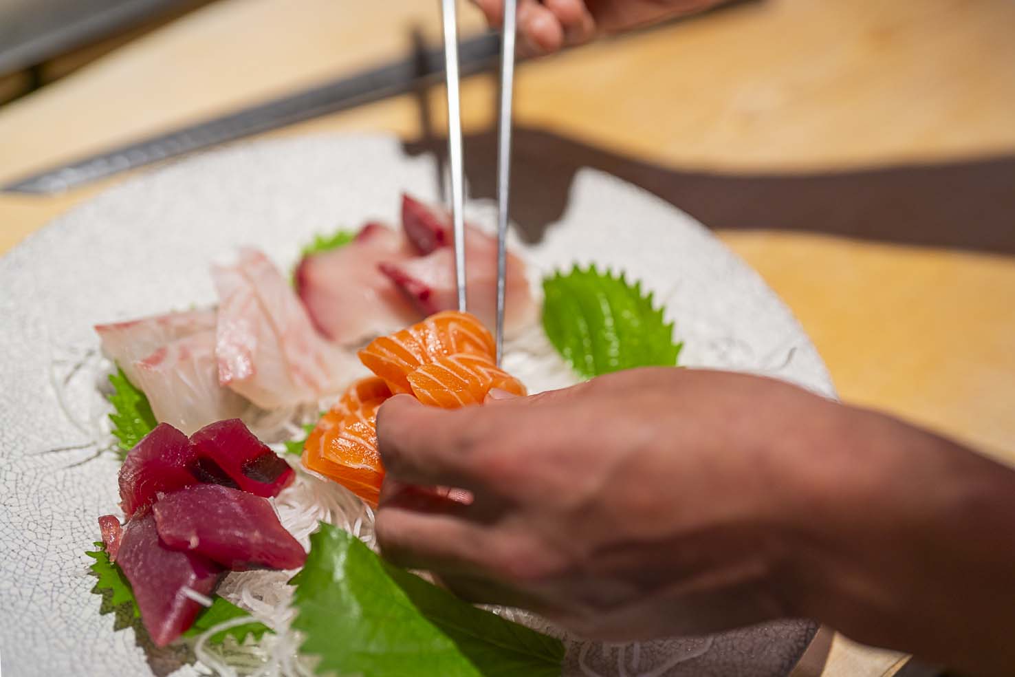 天草・牛深の港から届く“朝どれ鮮魚”を、その日のうちに調理しています。