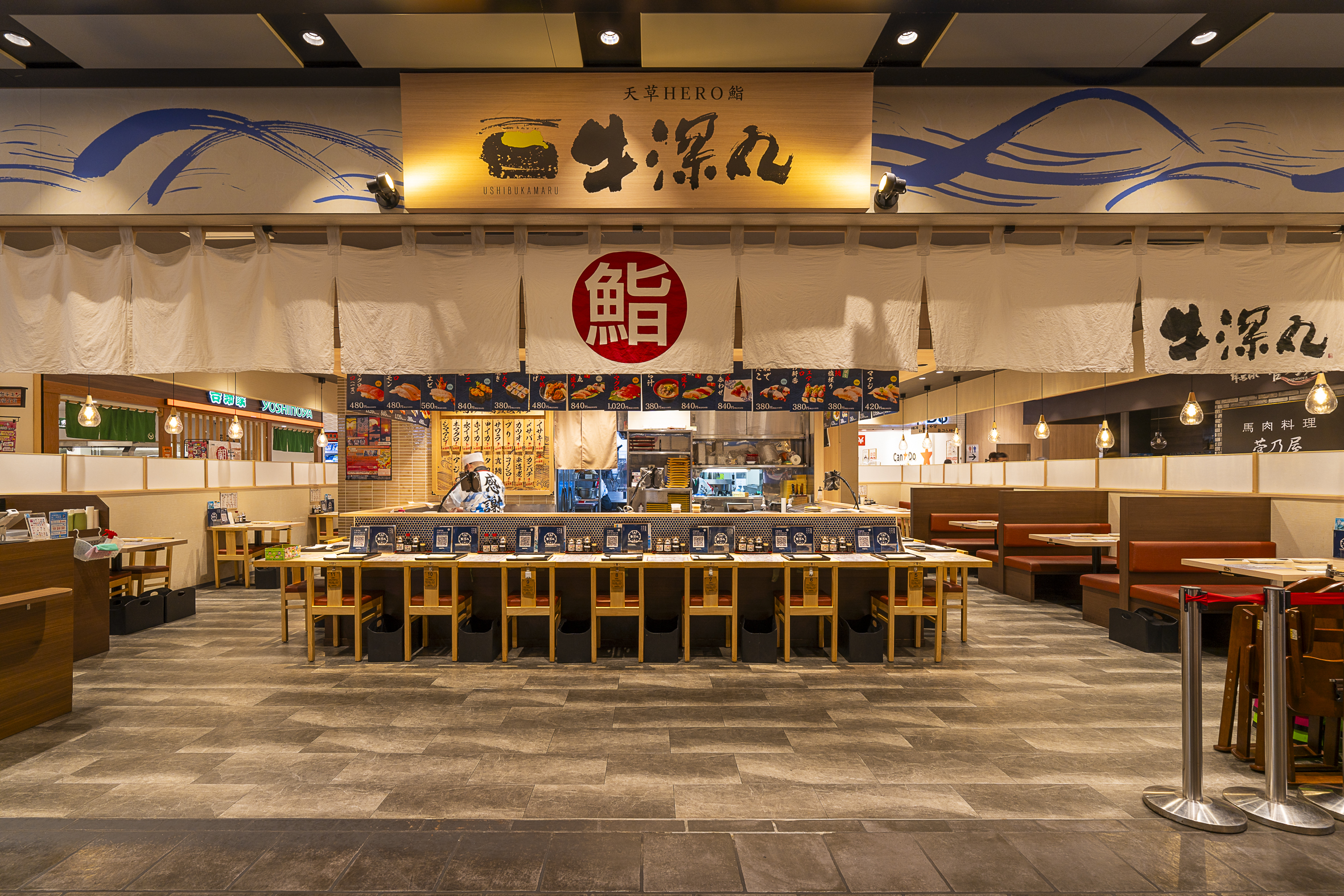 市場に出回らない魚や高級魚を扱い、料理人としての腕を磨けます。（牛深丸熊本駅店）