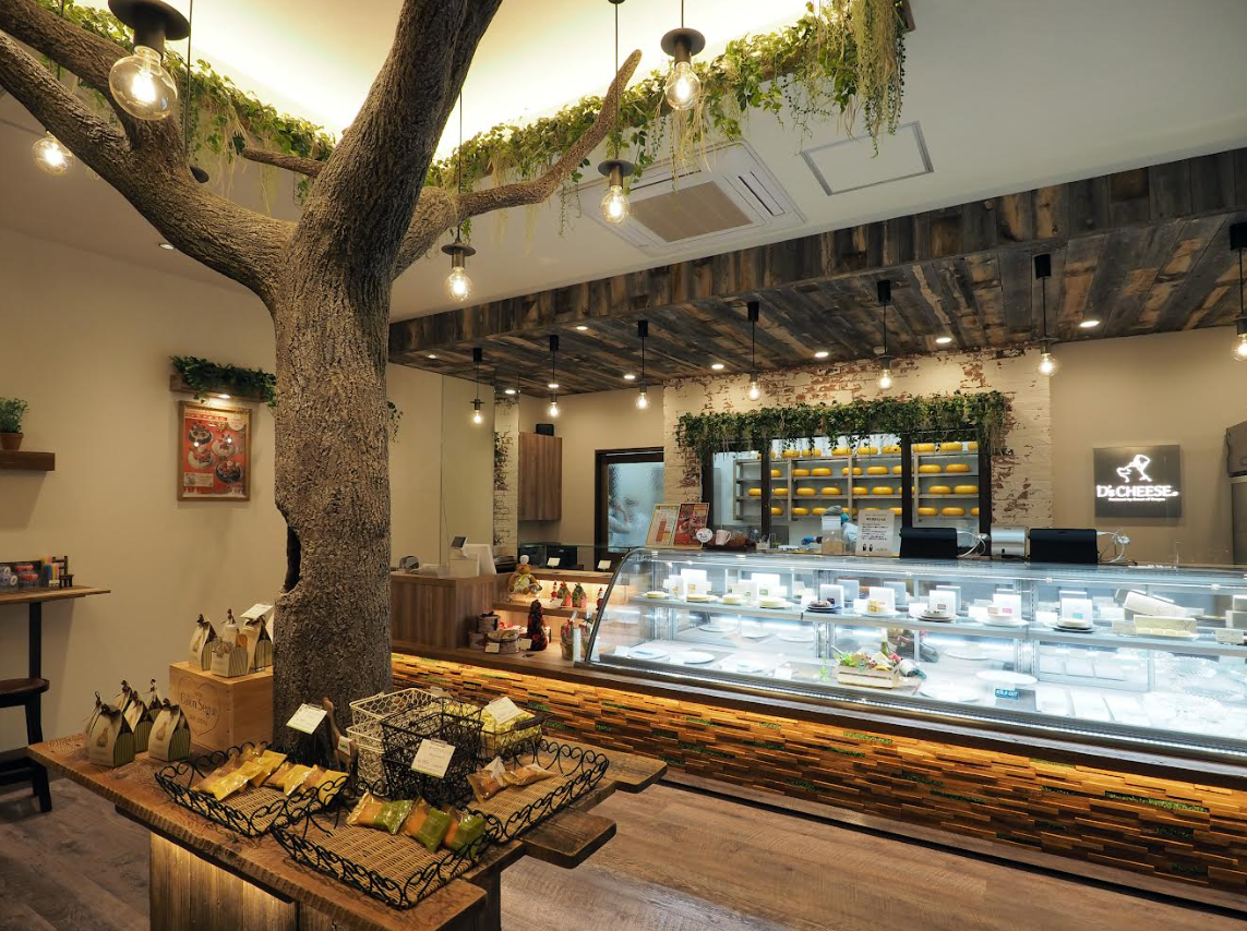 チーズケーキづくりもを中心に甘くてやさしい世界観に包まれた職場です。