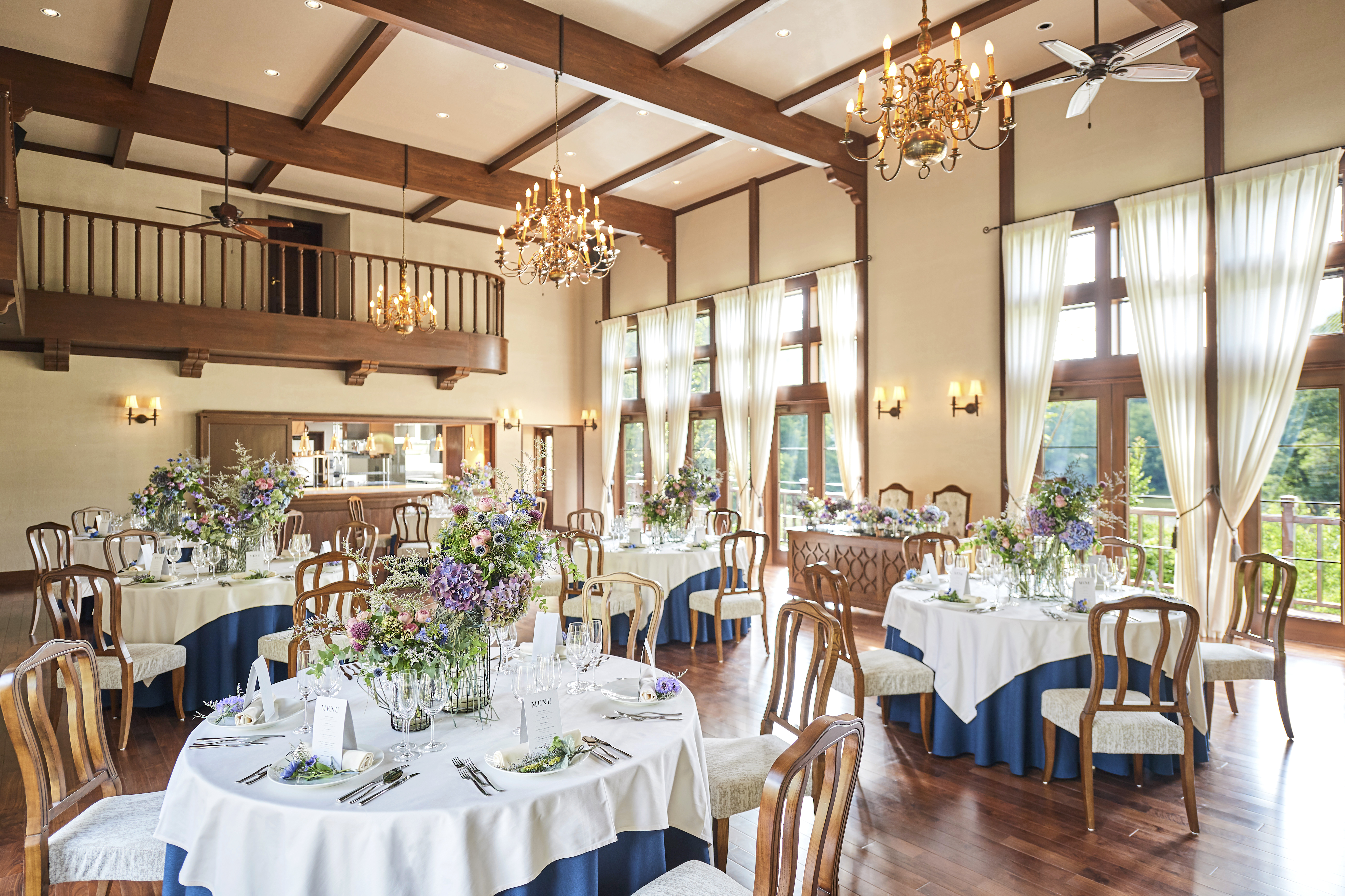 経験者優遇♪経験の浅い方も教育担当スタッフがついて丁寧に教えるので、経験問わず活躍できる環境です◎