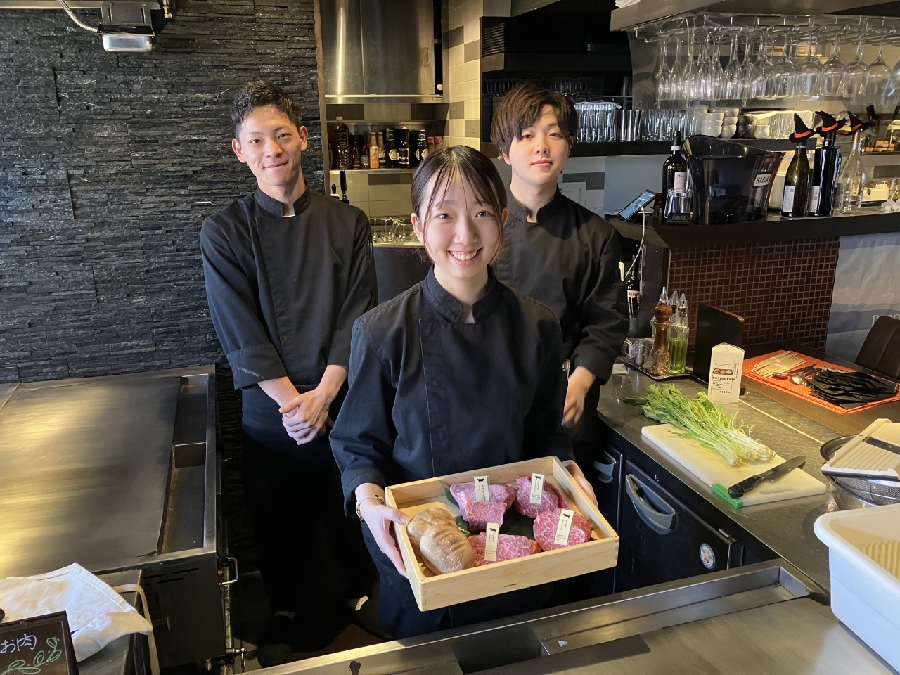 敷居が高いイメージの鉄板焼きを、満足感はそのままに、よりカジュアルにお楽しみいただいています◎