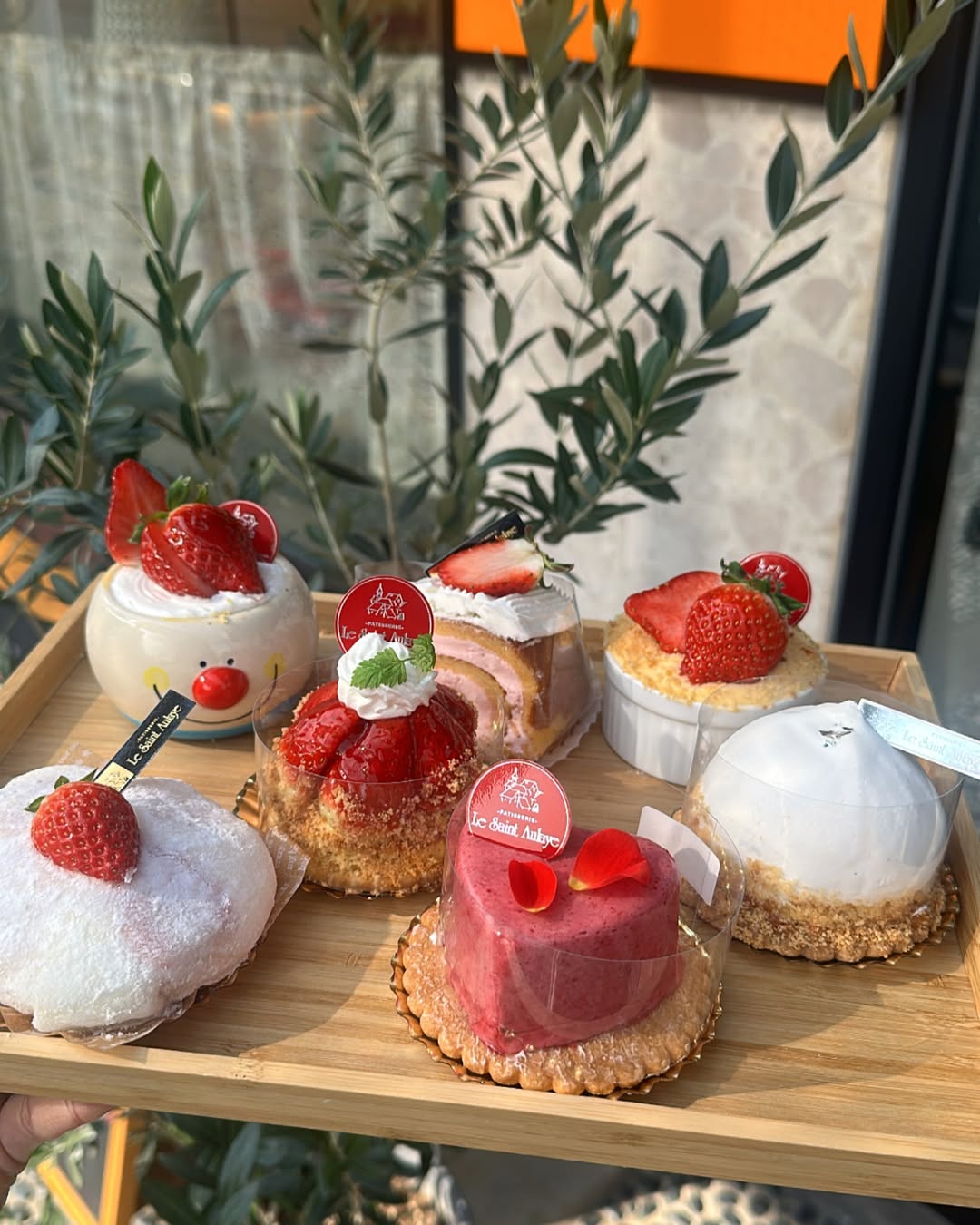 お客様の『これ美味しい』『ありがとう』が最高の原動力に。お店の顔として、毎日やりがいを実感できます。