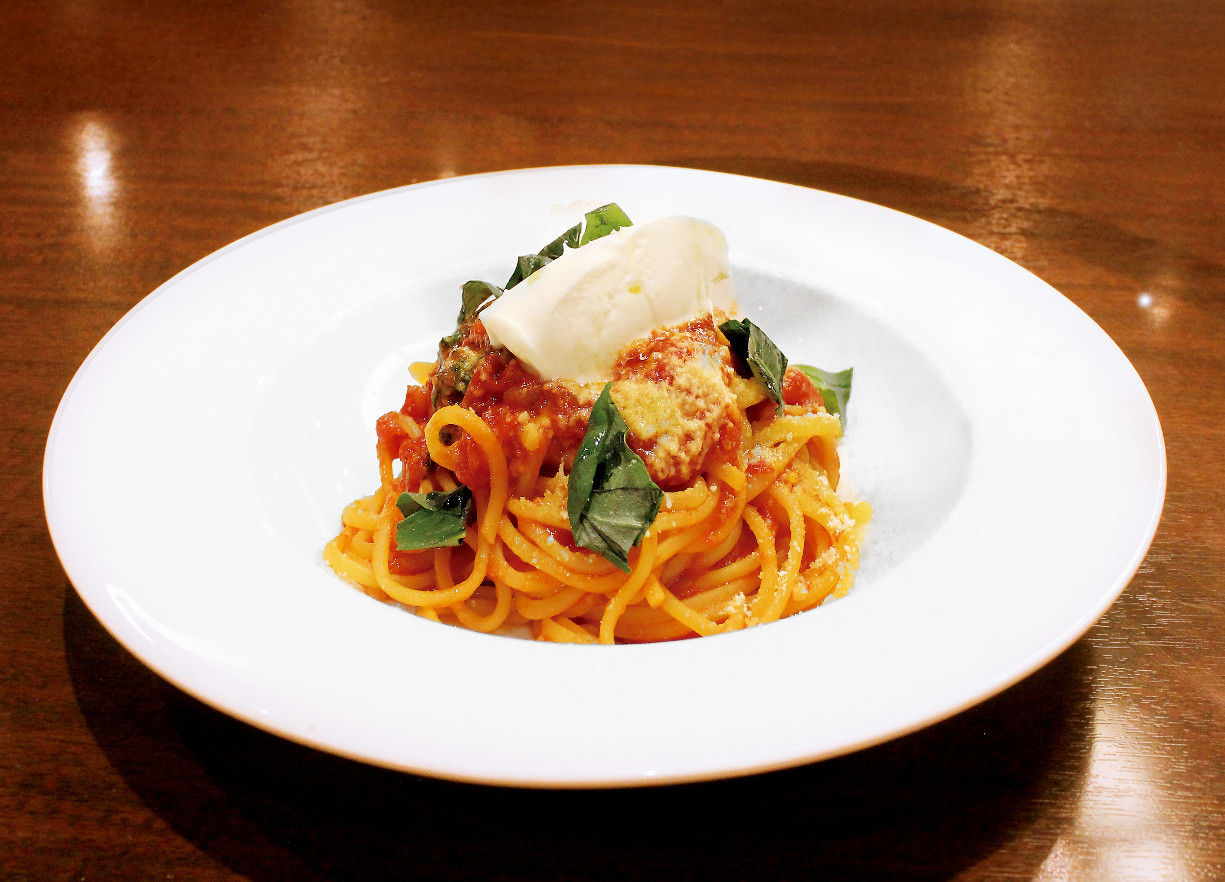 旬の食材を使用したイタリアン◎立地上、毎日幅広いお客様と触れ合えるのも魅力です。