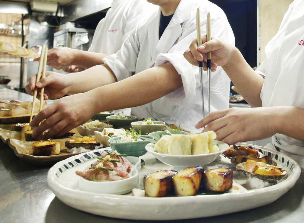 選び抜かれた食材に、ひと手間を重ねて。丁寧な技を積み重ねる毎日を。