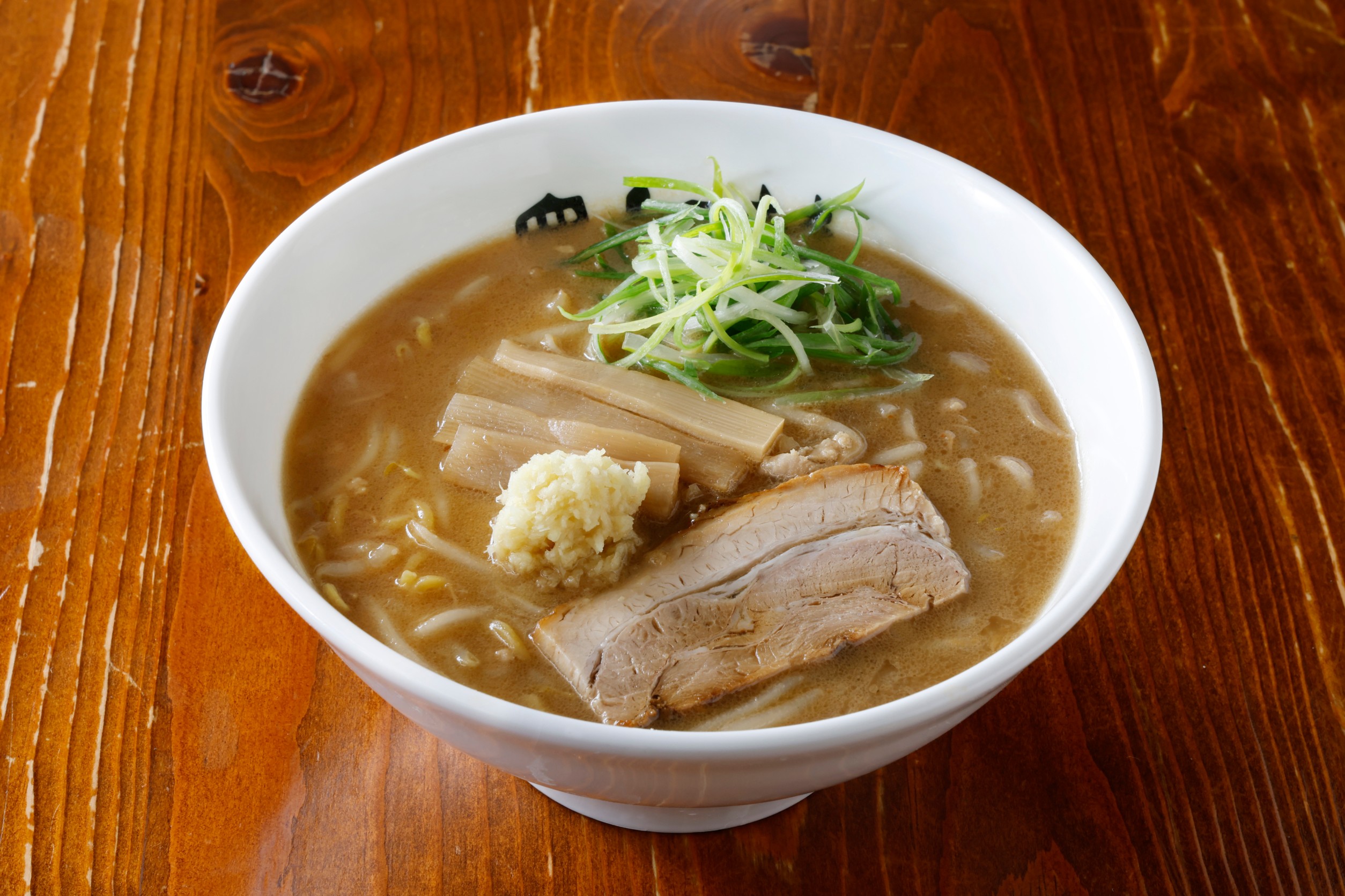 ラピタ自慢の味噌ラーメン。深いコクと香りが自慢！