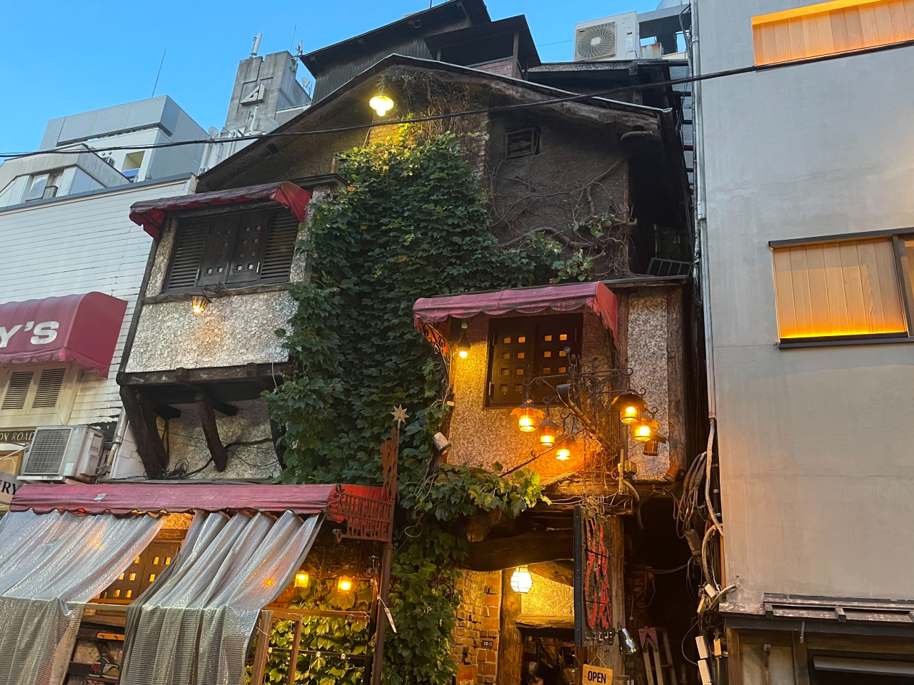 創業73年の名店で、歴史を感じながら未来の自分をつくろう。