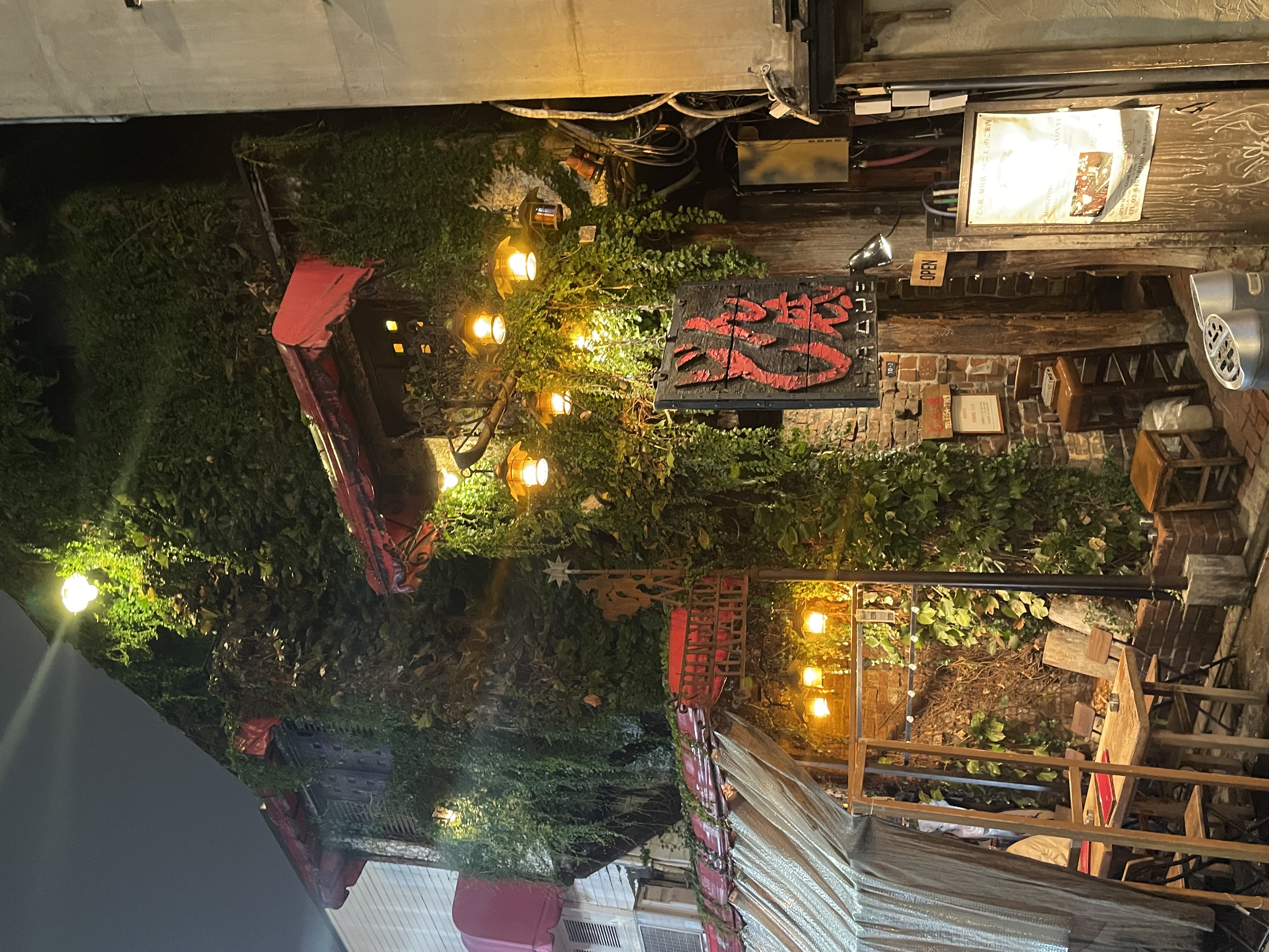  新宿の文化を彩ってきた、創業73年の名酒場