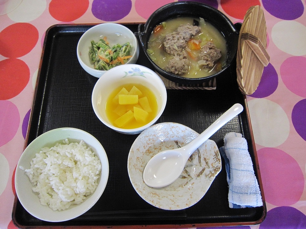 入居者様の健康状態に応じ、ソフト食やきざみ食の調理もお願いします。