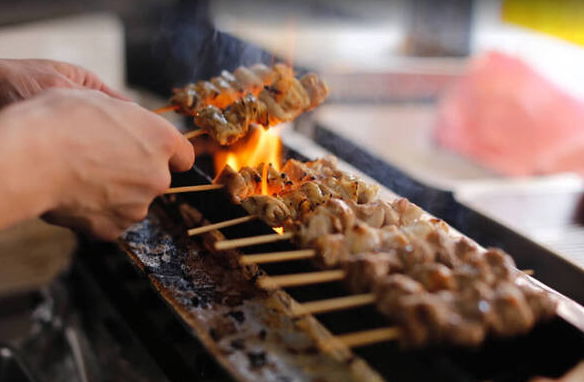 埼玉県・東京都内で展開する『焼鳥居酒屋 大（ビッグ）』が料理長候補を募集します。月給35万～40万円