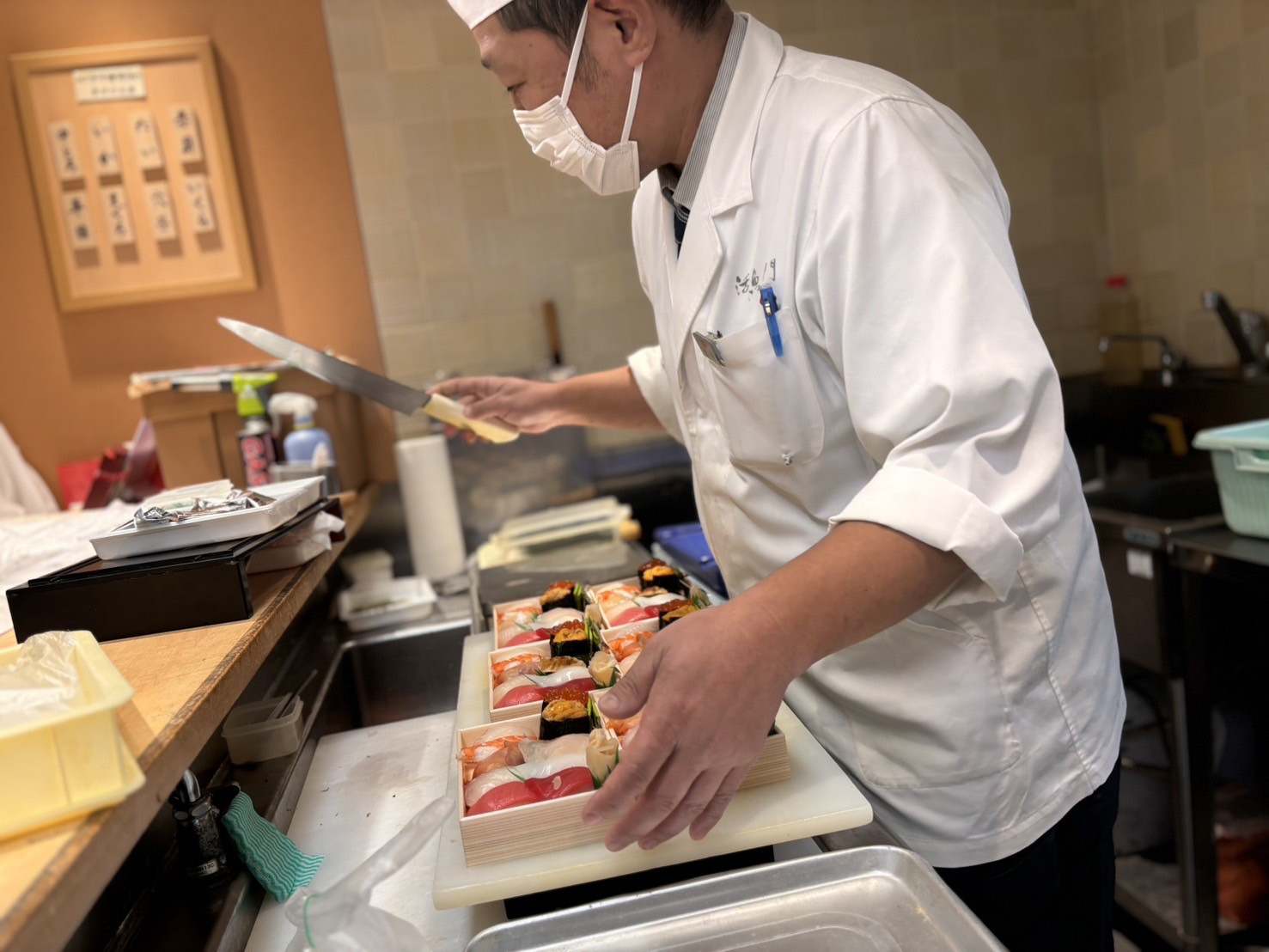 髙島屋大阪店内の高級鮮魚店で、寿司職人を複数名募集しています。