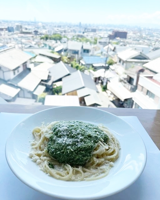 大阪平野の絶景を眺めながら食事を楽しむことができるイタリアンレストランです。