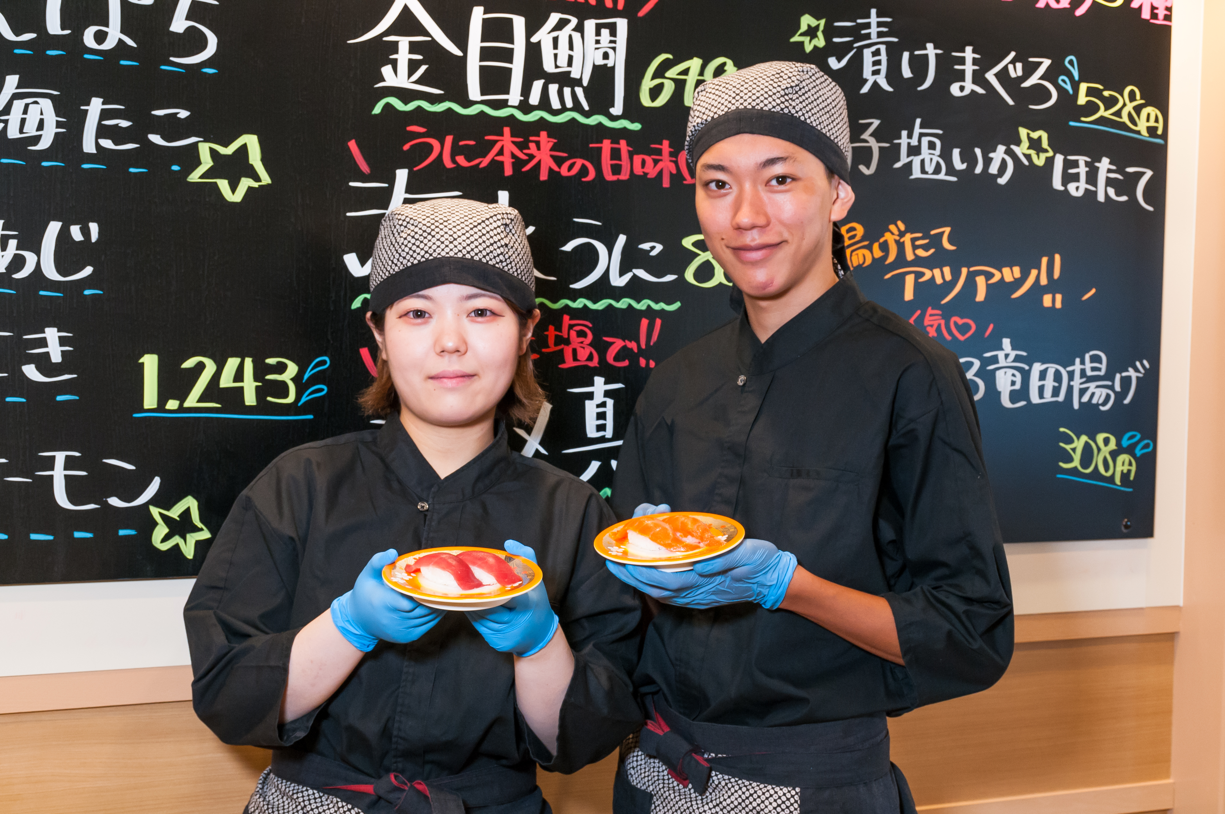 最初はできることからでOK。年の近い先輩に質問しやすい、フランクな職場です。