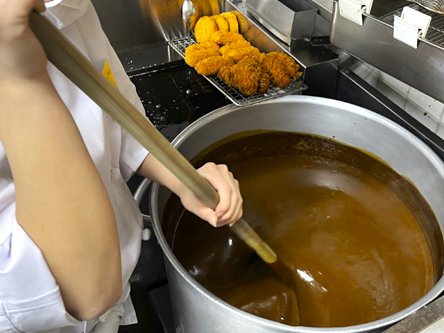 老舗カレー店で未経験の方募集。“こだわり”が凄すぎるカレーホリックのお店でご活躍ください