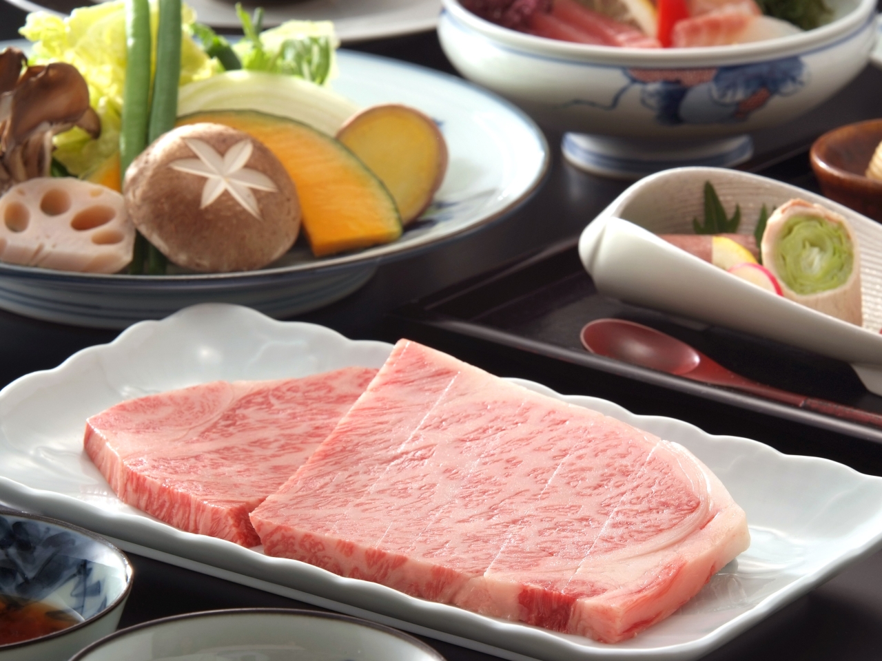 店舗は佐賀2店と、東京・銀座に1店舗。いずれも佐賀牛をメインに提供しています