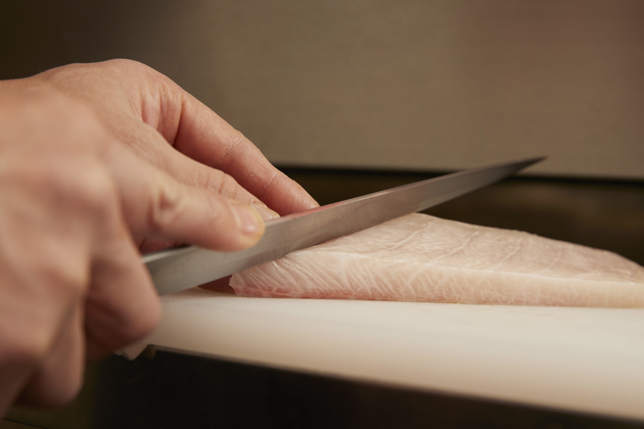 市場直送の新鮮な魚介を使用!本格的な寿司や和食のスキルが身につきます!