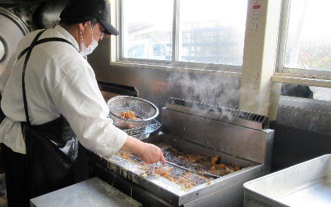 スタッフとのコミュニケーションを大切にしながら業務に取り組んでください