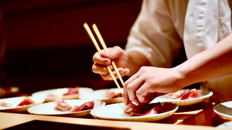 仕込みから盛り付けまで、丁寧な手仕事を大切にしています。