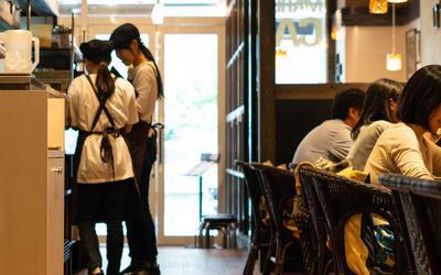 20代・30代の若手スタッフが中心に活躍中。チームワークを大切にしている職場です。