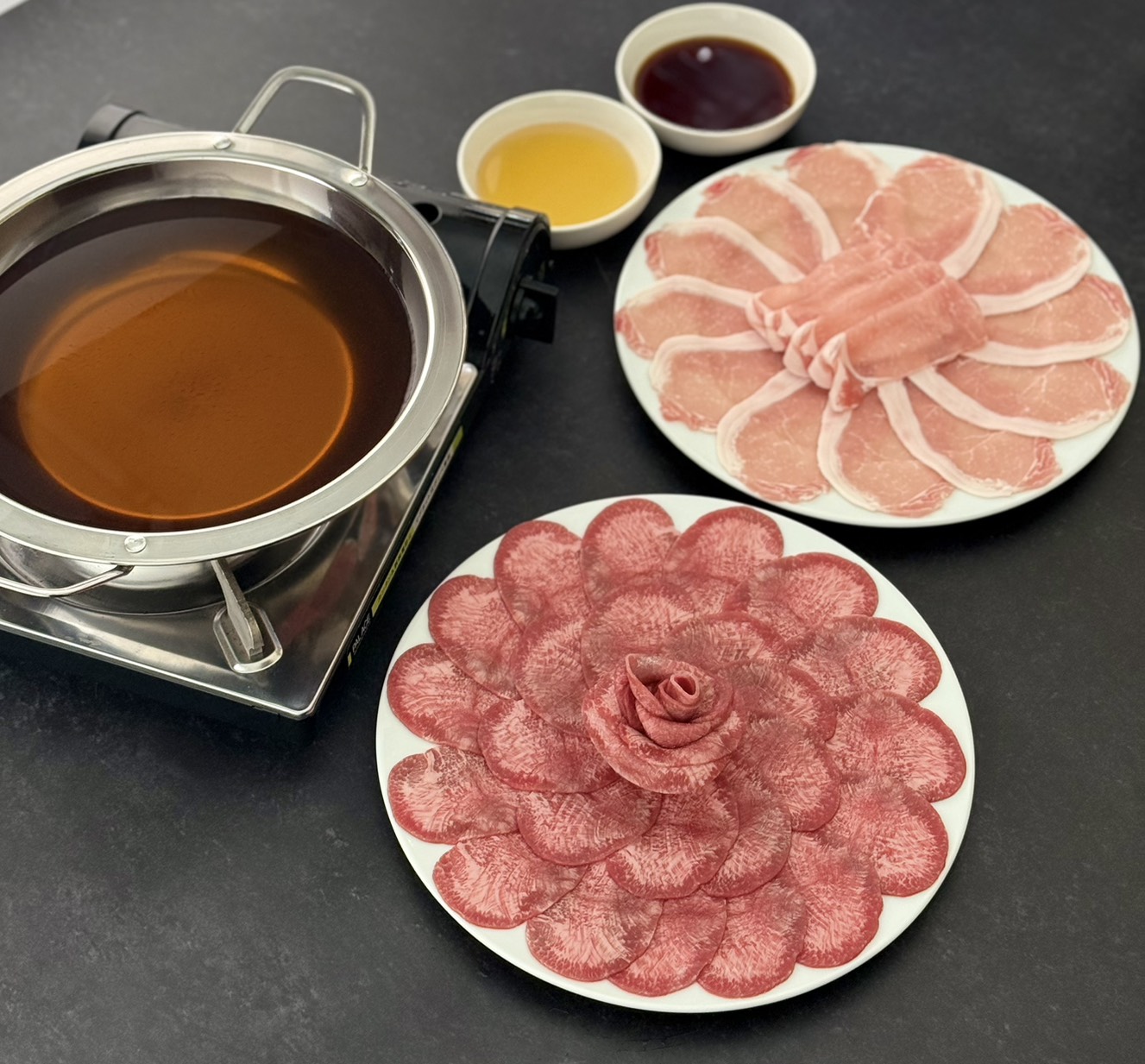 お肉の知識と捌き方を学びながら、メニュー開発にも挑戦できる環境。