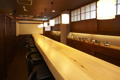 和ダイニングでは、日本酒に合う旬を活かした会席料理をご提供。