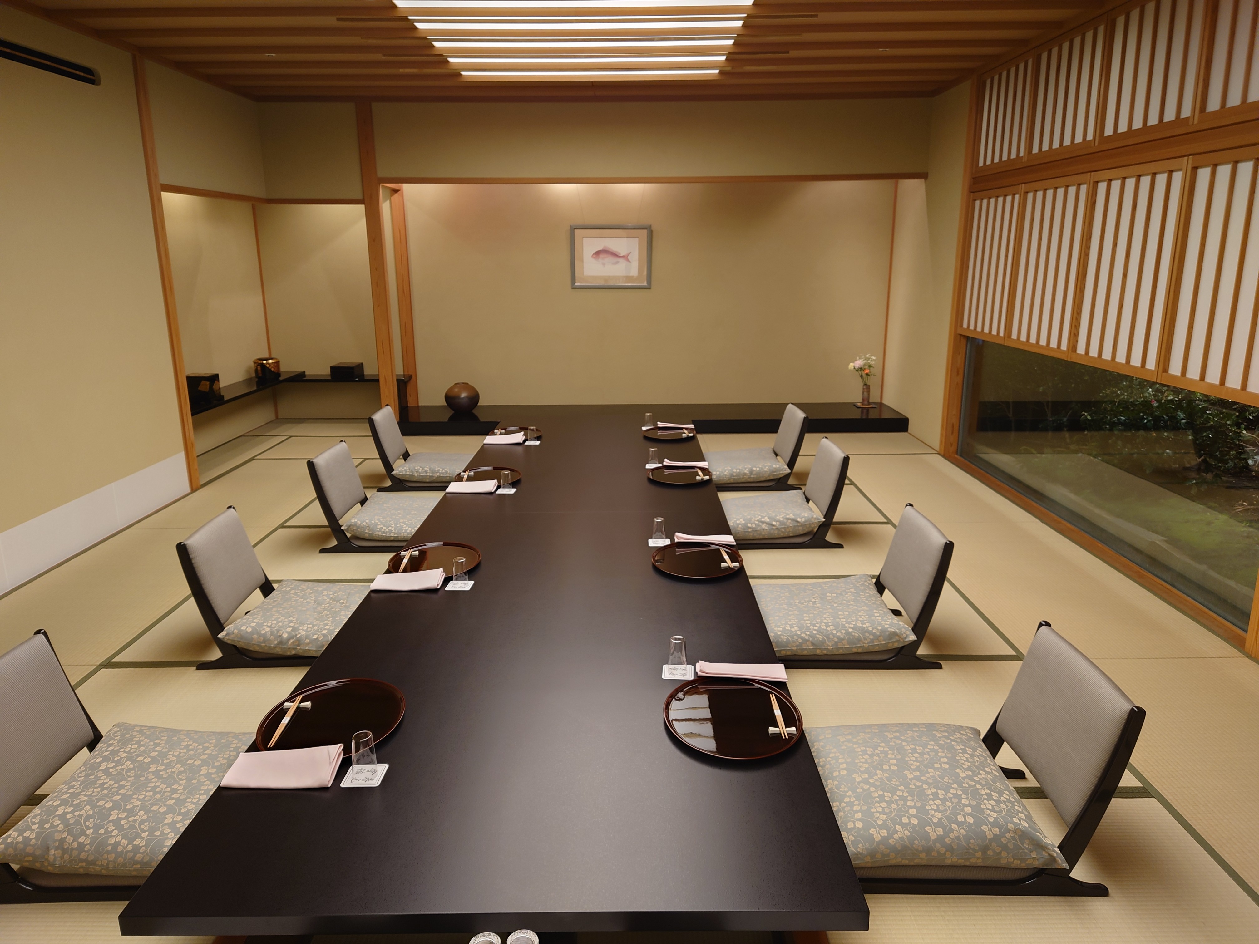 歴史ある建物で、心づかいと所作が光る仕事。