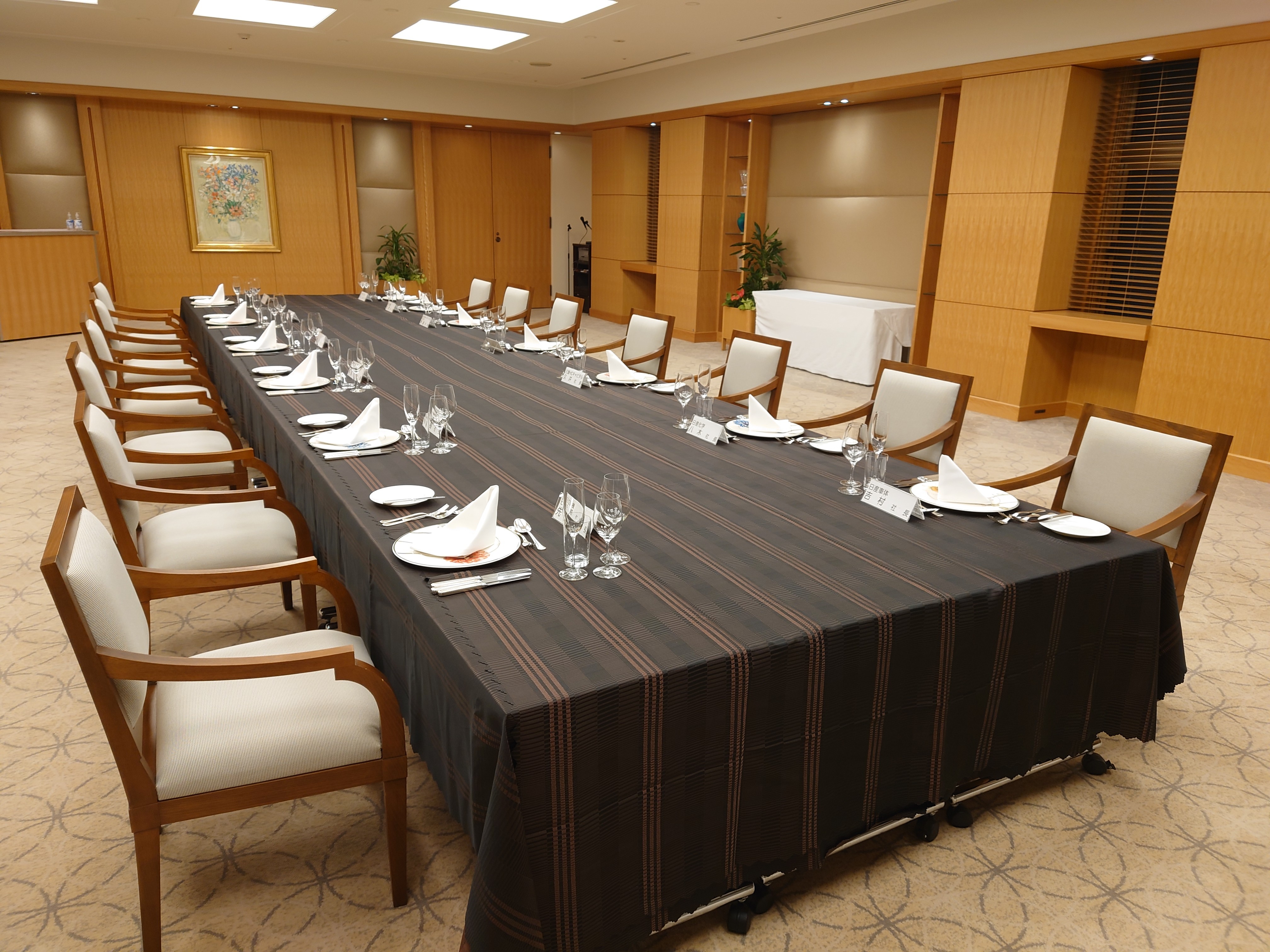 会食は1日1組限定。落ち着いた接客が叶います。