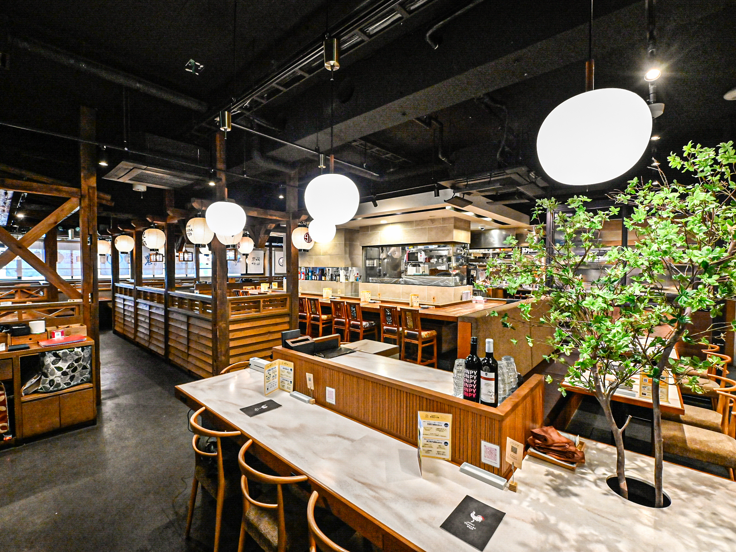 休みは月8日以上。各店舗で有給も取得しやすい環境づくりをしています。男性の育休取得実績も多数
